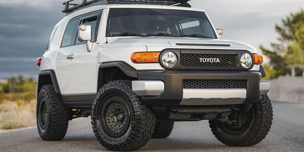 Toyota FJ Cruiser Black Rhino Barricade